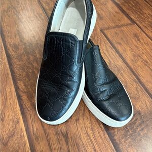 Gucci Black Leather Sneakers with Red and Green Stripe